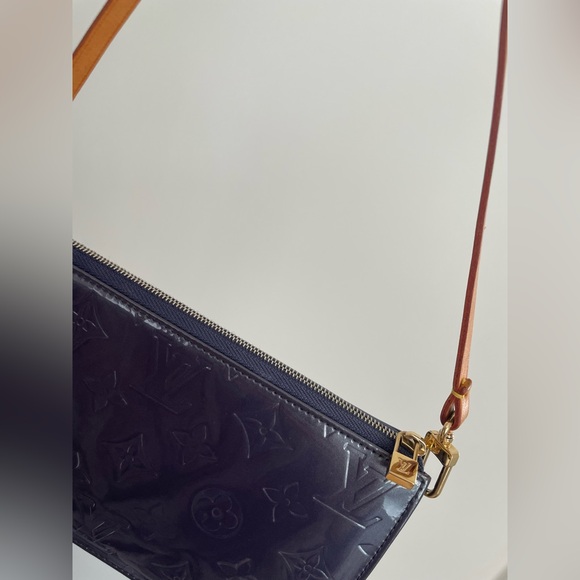 Authentic Louis Vuitton Vernis Muted Purple Patent Shoulder Bag - Picture 3 of 9